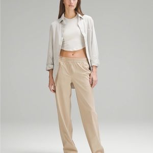 Lululemon Straight-Leg Mid-Rise Pant Full Length *Luxtreme
Trench / Size Small